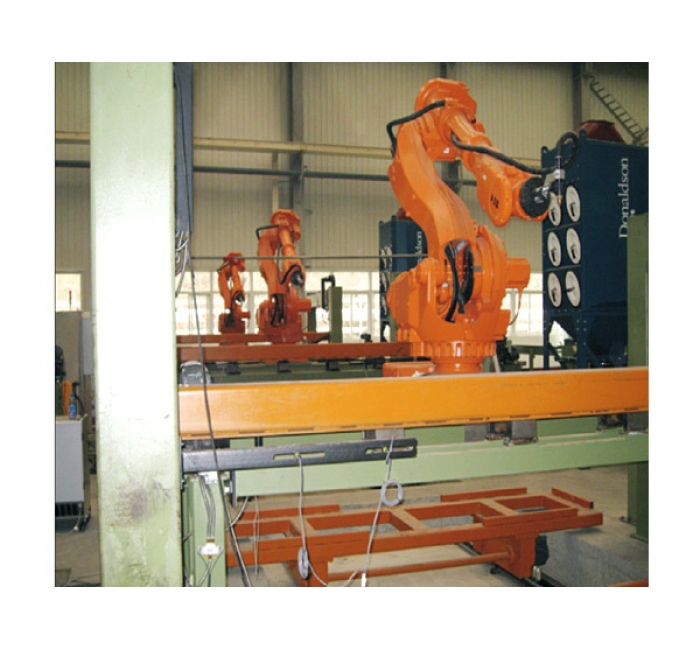 汽車縱梁、加強(qiáng)梁機(jī)器人等離子切割生產(chǎn)線